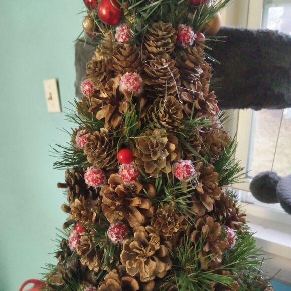 20" Natural Pine Cone (treated) Christmas Tree. CHRISTMAS ART. - Picture 10 of 11